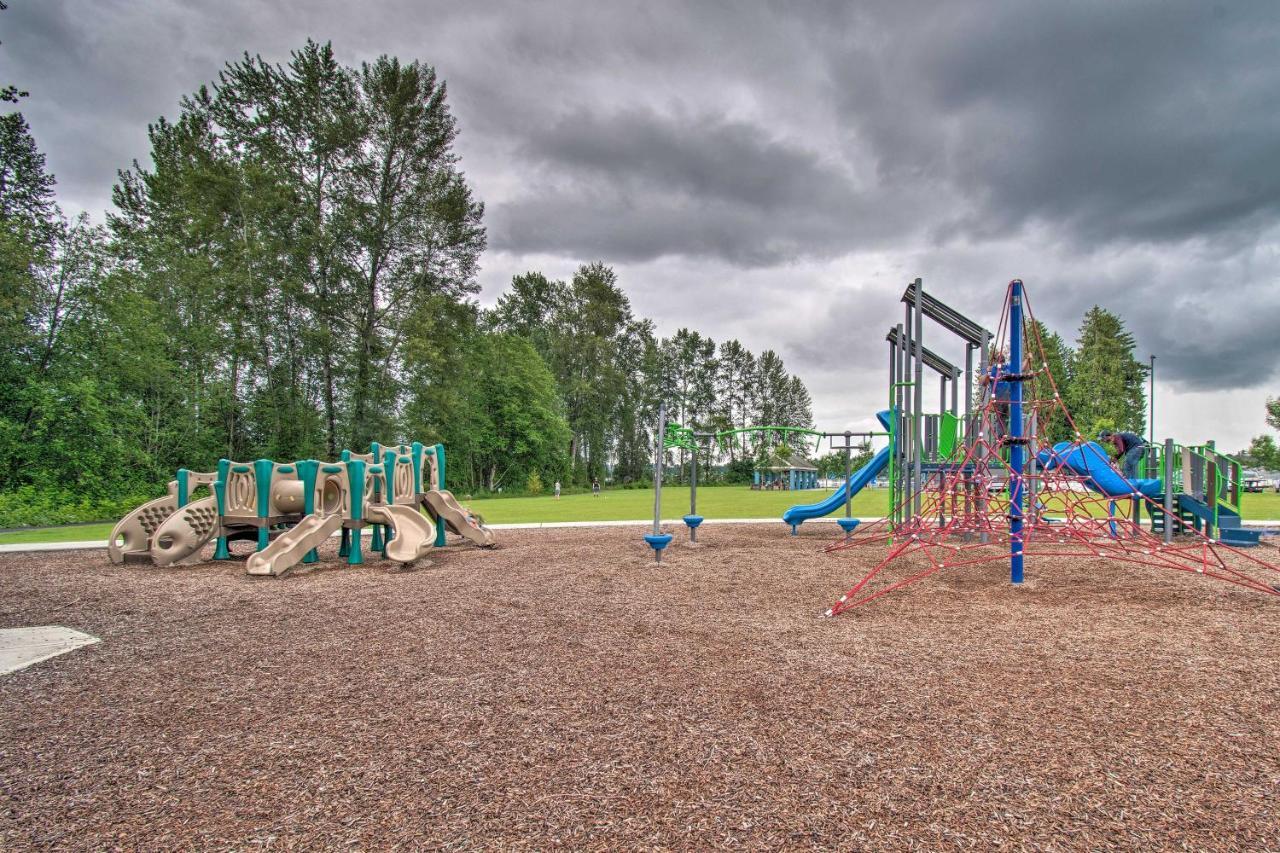 Charming Updated Retreat Walk To Lake Stevens! Buitenkant foto