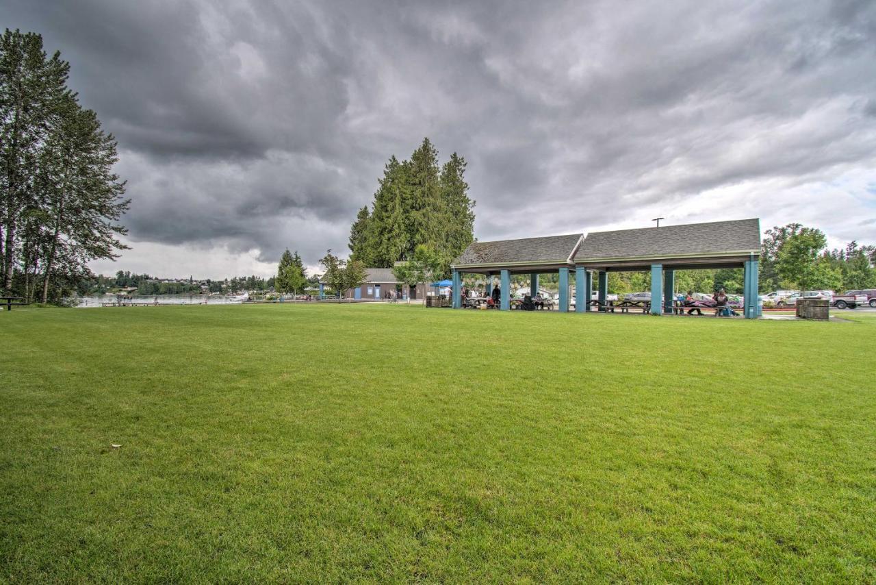 Charming Updated Retreat Walk To Lake Stevens! Buitenkant foto