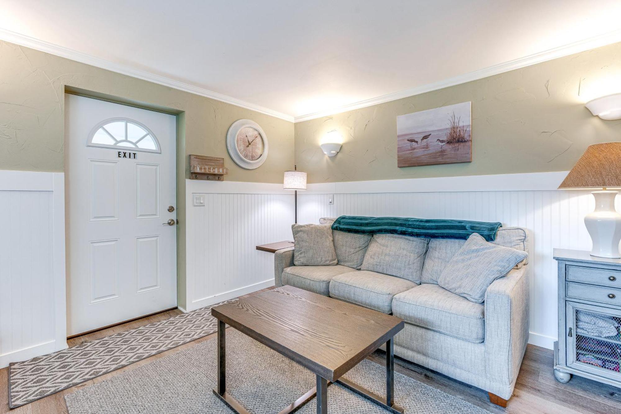 Charming Updated Retreat Walk To Lake Stevens! Buitenkant foto